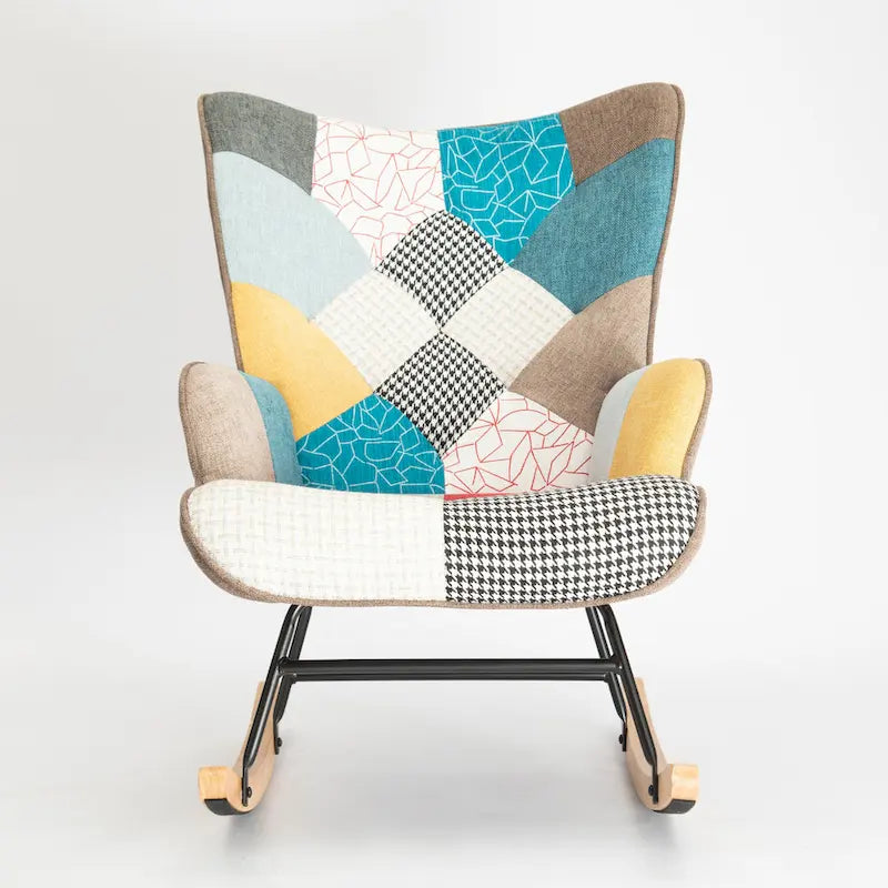 Schaukelstuhl aus Stoff im Mid-Century-Stil mit Holzbeinen und Patchwork-Leinen