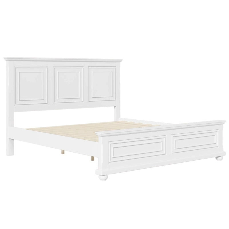 Weißes Plattformbett in Kingsize im traditionellen Stil aus Kiefernholz mit Holzlattenrost für das Schlafzimmer